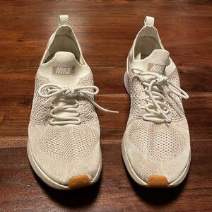 Nike Women's WMNS Air Zoom Mariah FK Racer, SAIL/White-Sand-Gum Yellow size 10.5